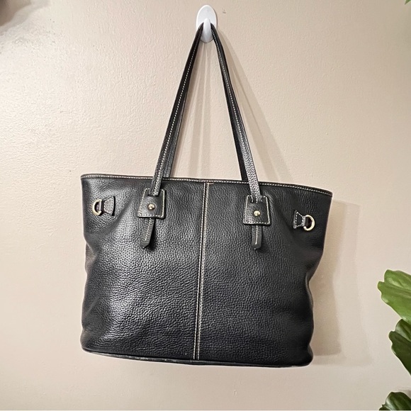 Dooney & Bourke Handbags - Dooney And Bourke Black Pebbled Leather Tassel Shopper Tote Purse.